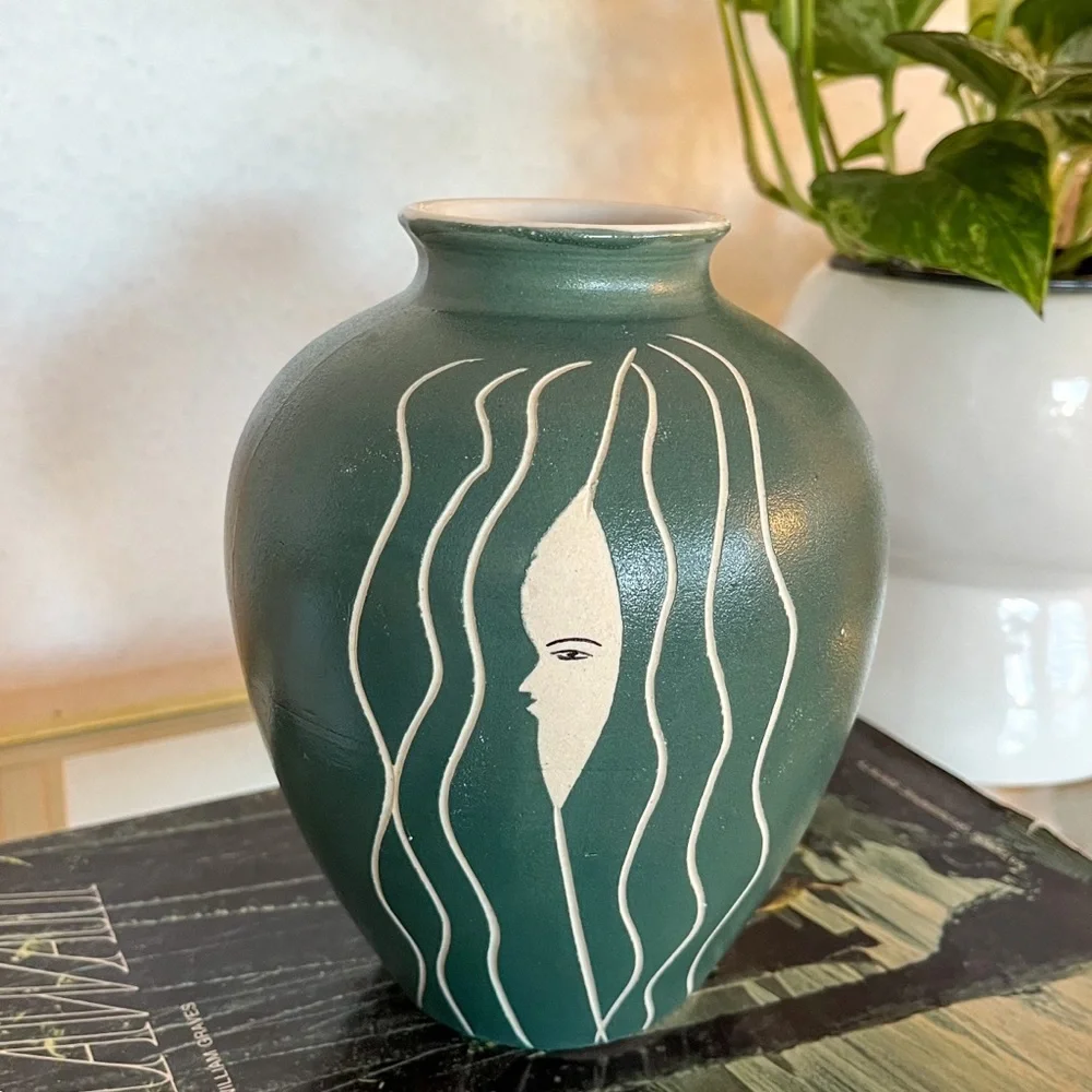 Rare Waylande Gregory 1950s Sgraffito Teal Green Art Deco Moon Face Vase Pottery - Picture 1 of 9